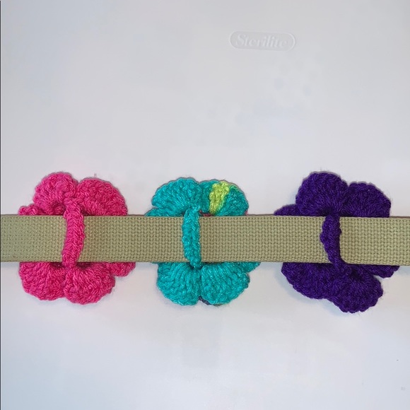 Hand Crafted Crocheted Dog Collar Flowers with Attaching Band - Picture 3 of 3